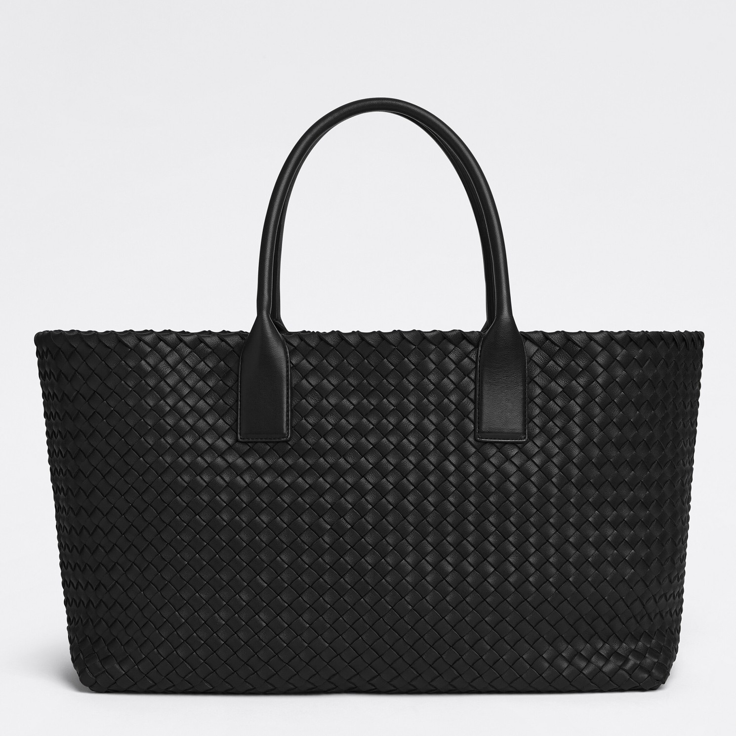 bo*te*ga Ve*ne*ta medium cabat bag in black intrecciato lambskin
