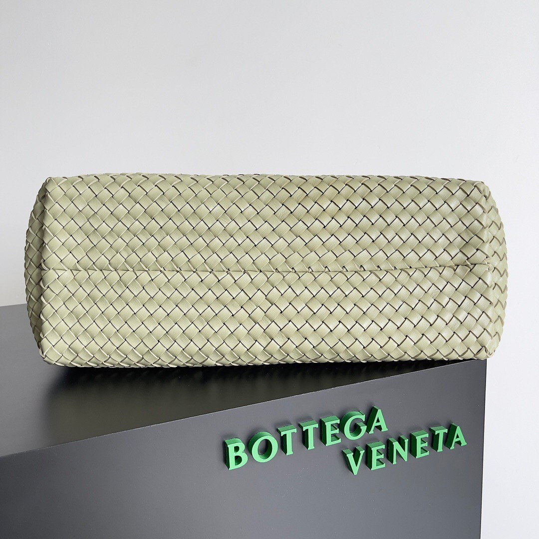 bo*te*ga Ve*ne*ta large cabat bag in travertine intrecciato lambskin