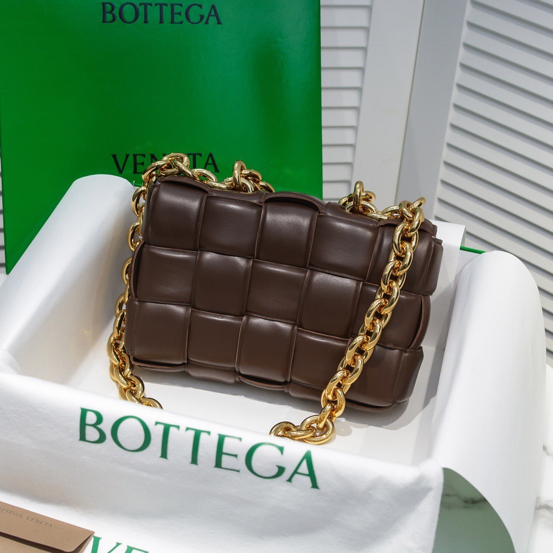 bo*te*ga Ve*ne*ta chain cassette bag in fondant lambskin