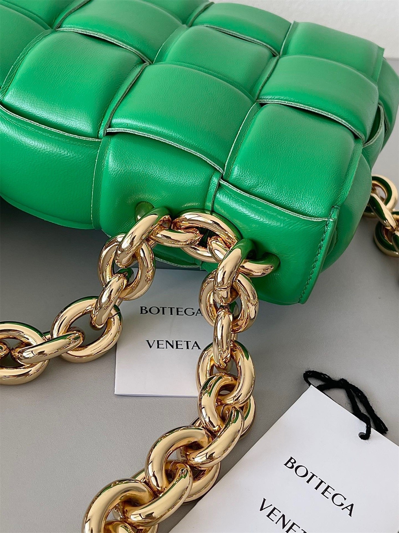 bo*te*ga Ve*ne*ta chain cassette bag in parakeet lambskin