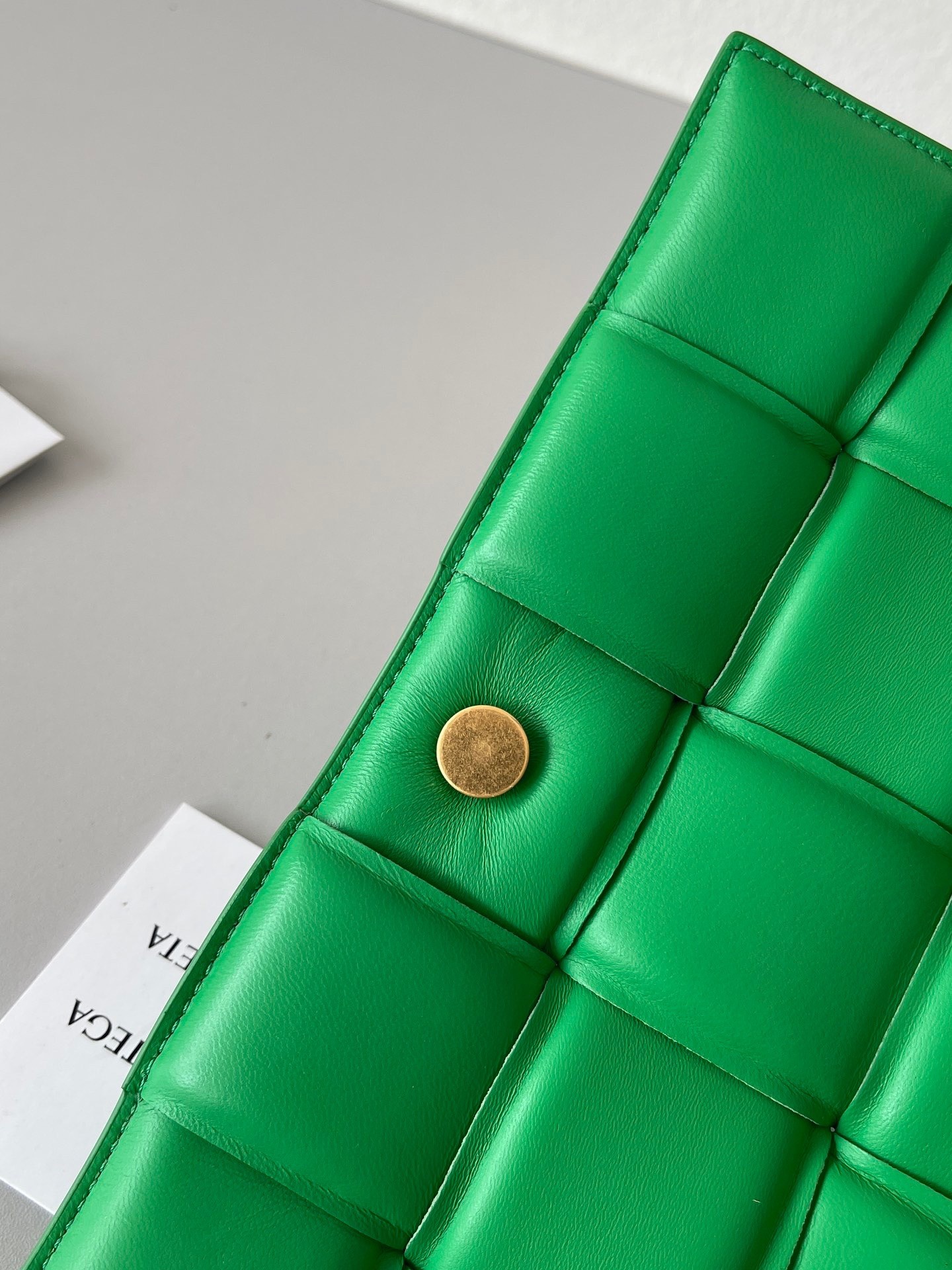 bo*te*ga Ve*ne*ta chain cassette bag in parakeet lambskin