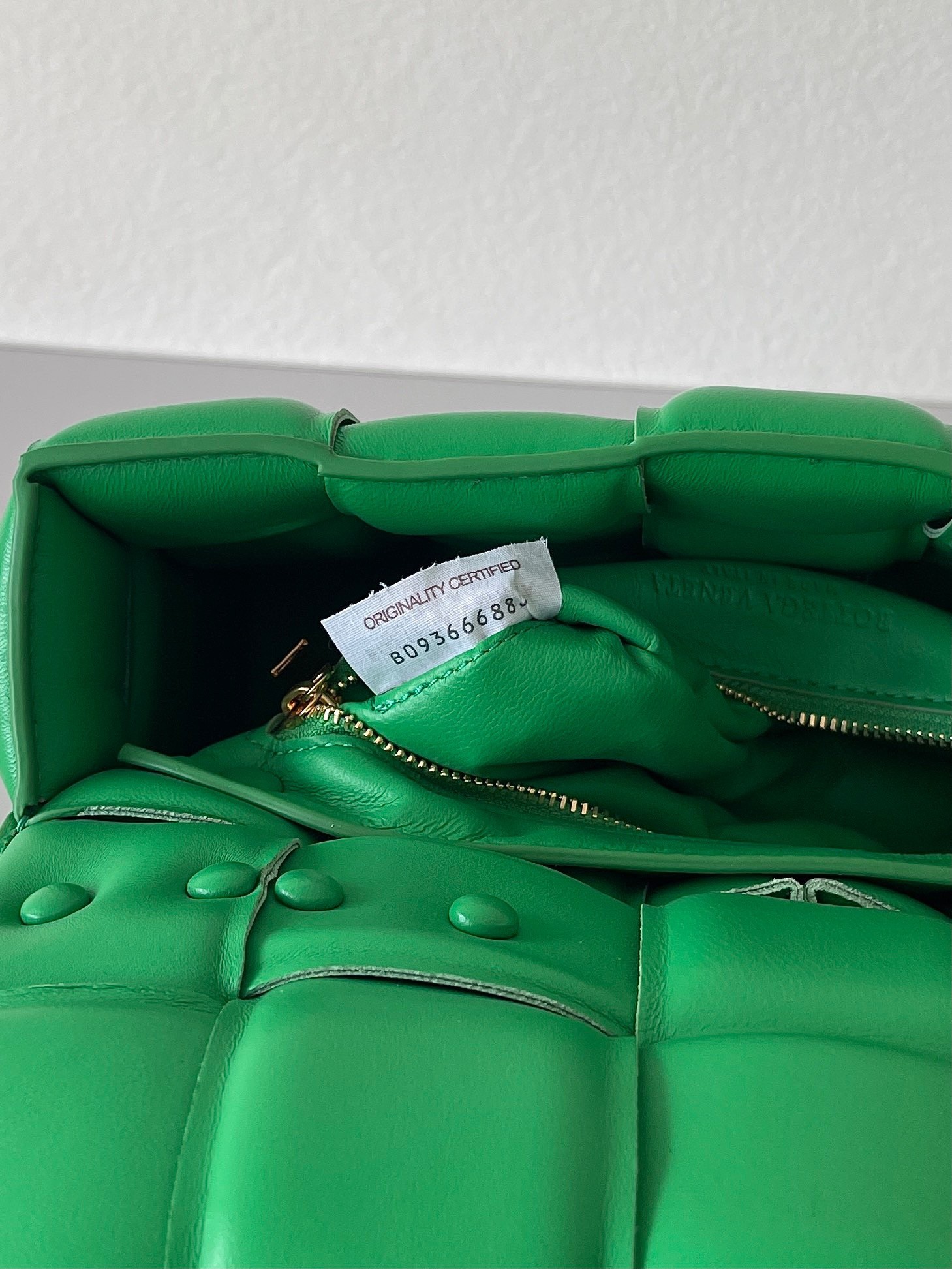 bo*te*ga Ve*ne*ta chain cassette bag in parakeet lambskin