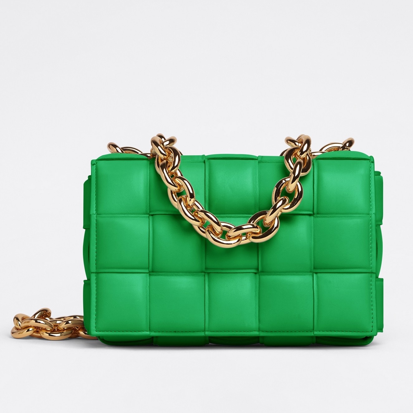 bo*te*ga Ve*ne*ta chain cassette bag in parakeet lambskin