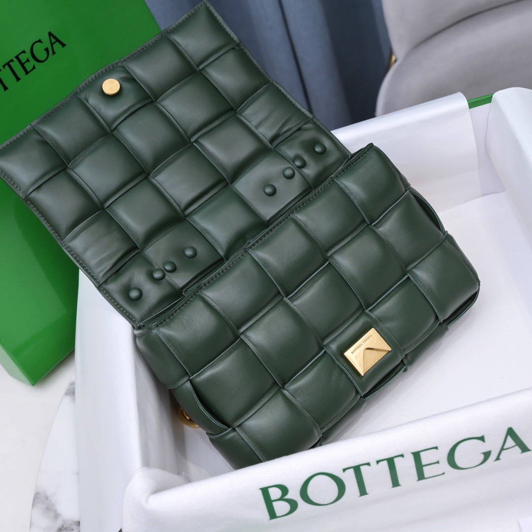 bo*te*ga Ve*ne*ta chain cassette bag in raintree lambskin