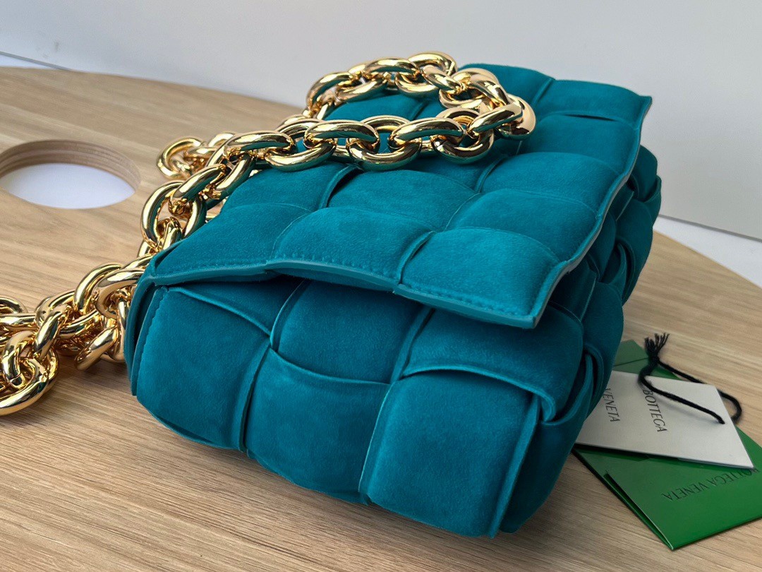 bo*te*ga Ve*ne*ta chain cassette bag in blaster suede
