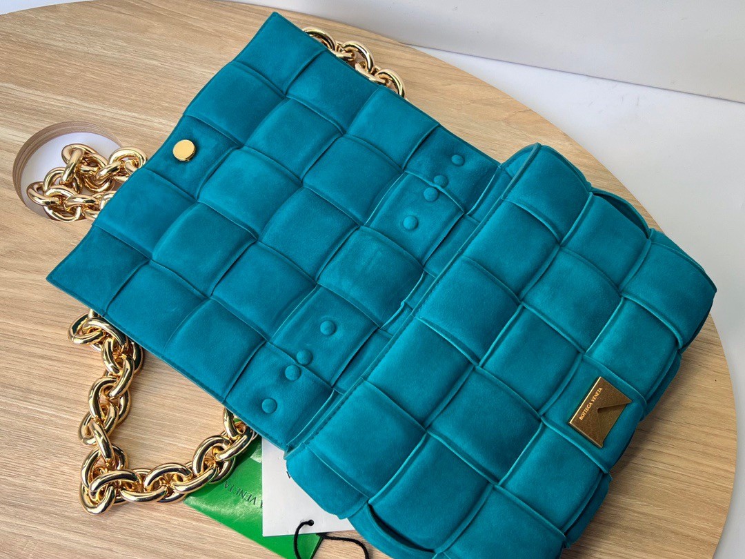 bo*te*ga Ve*ne*ta chain cassette bag in blaster suede