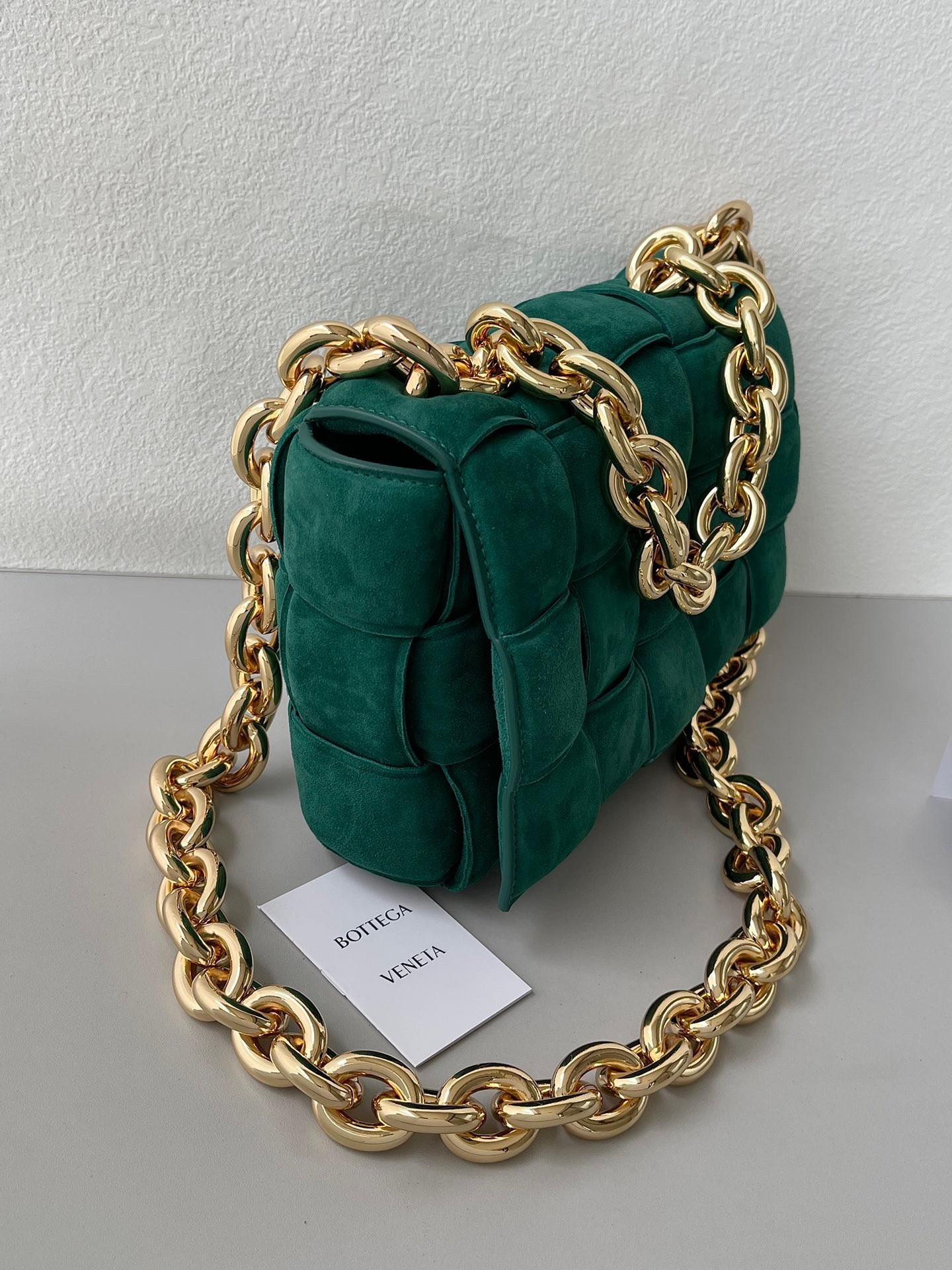 bo*te*ga Ve*ne*ta chain cassette bag in emerald green suede