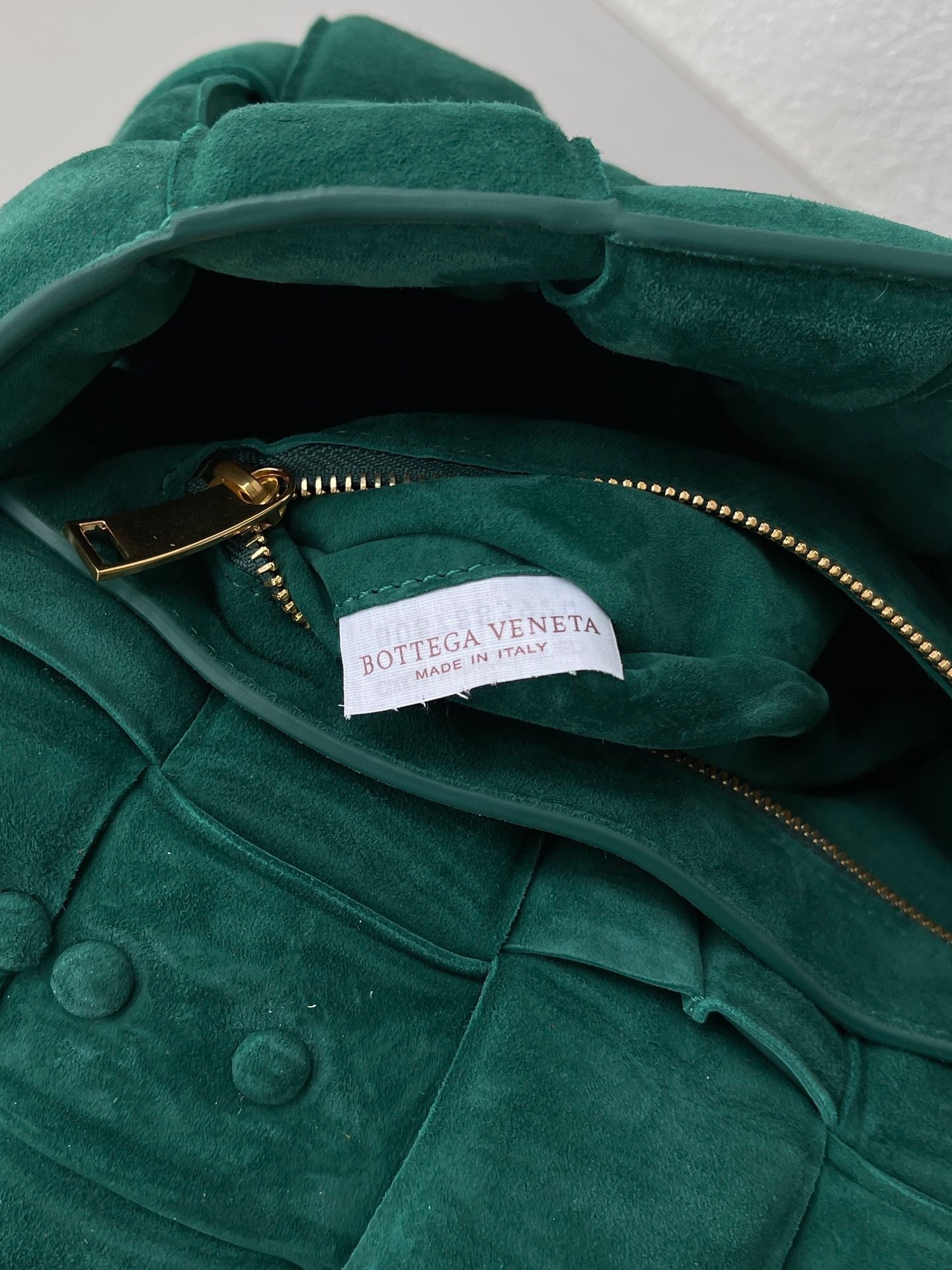 bo*te*ga Ve*ne*ta chain cassette bag in emerald green suede