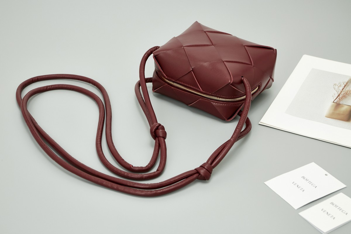 bo*te*ga Ve*ne*ta mini cassette camera bag in bordeaux lambskin