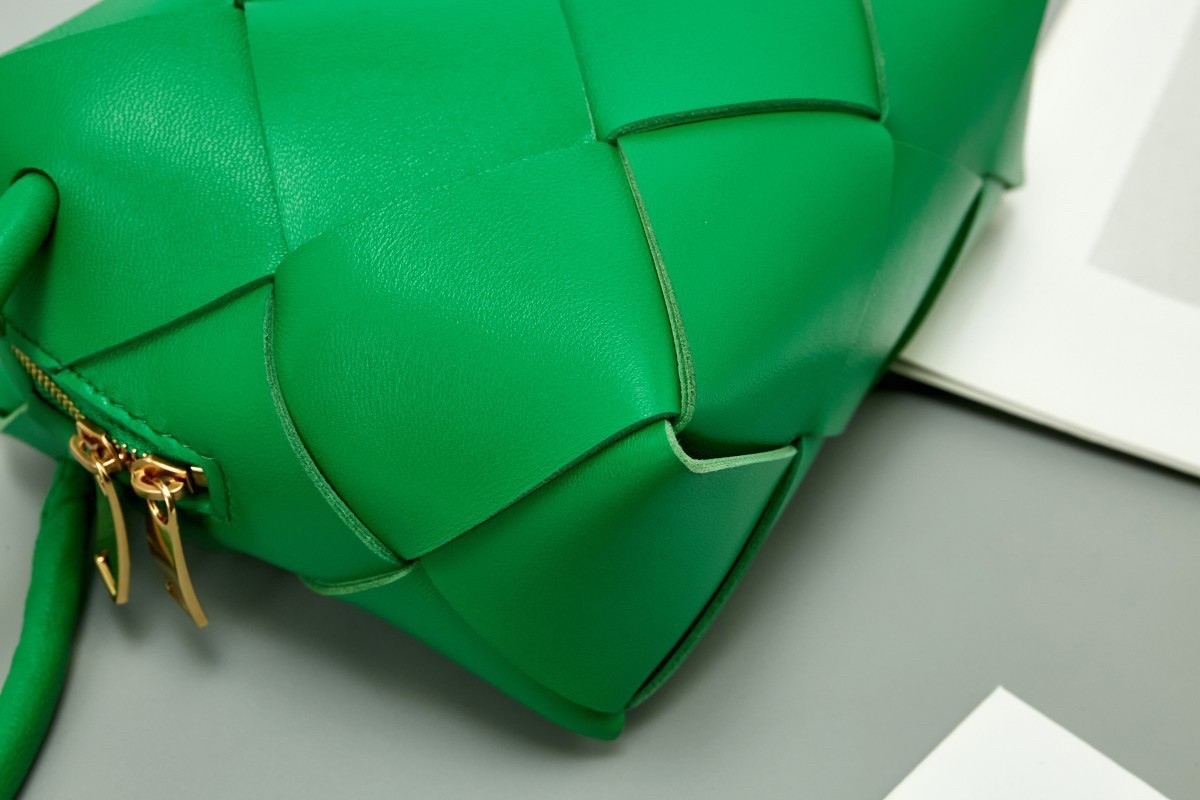 bo*te*ga Ve*ne*ta mini cassette camera bag in parakeet lambskin