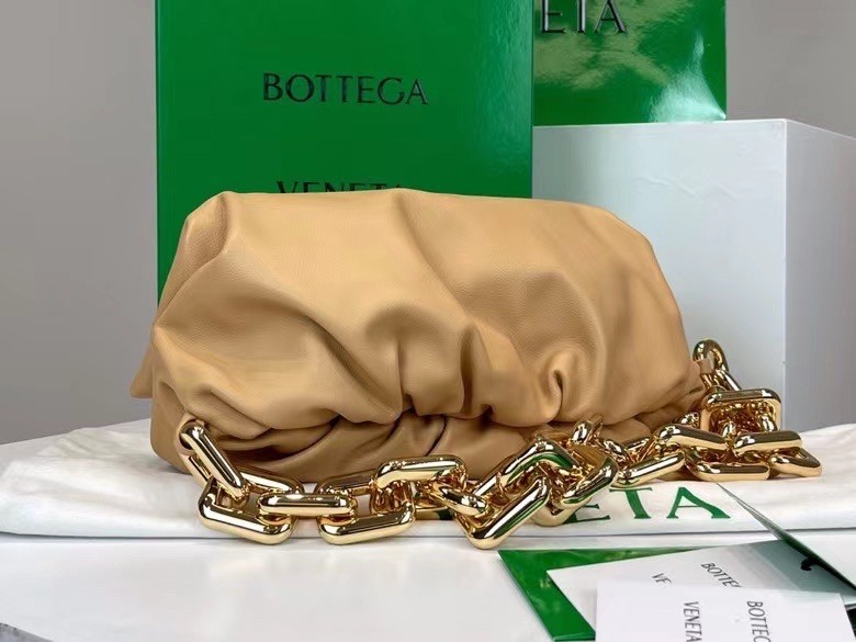 bo*te*ga Ve*ne*ta the chain pouch bag in beige calfskin