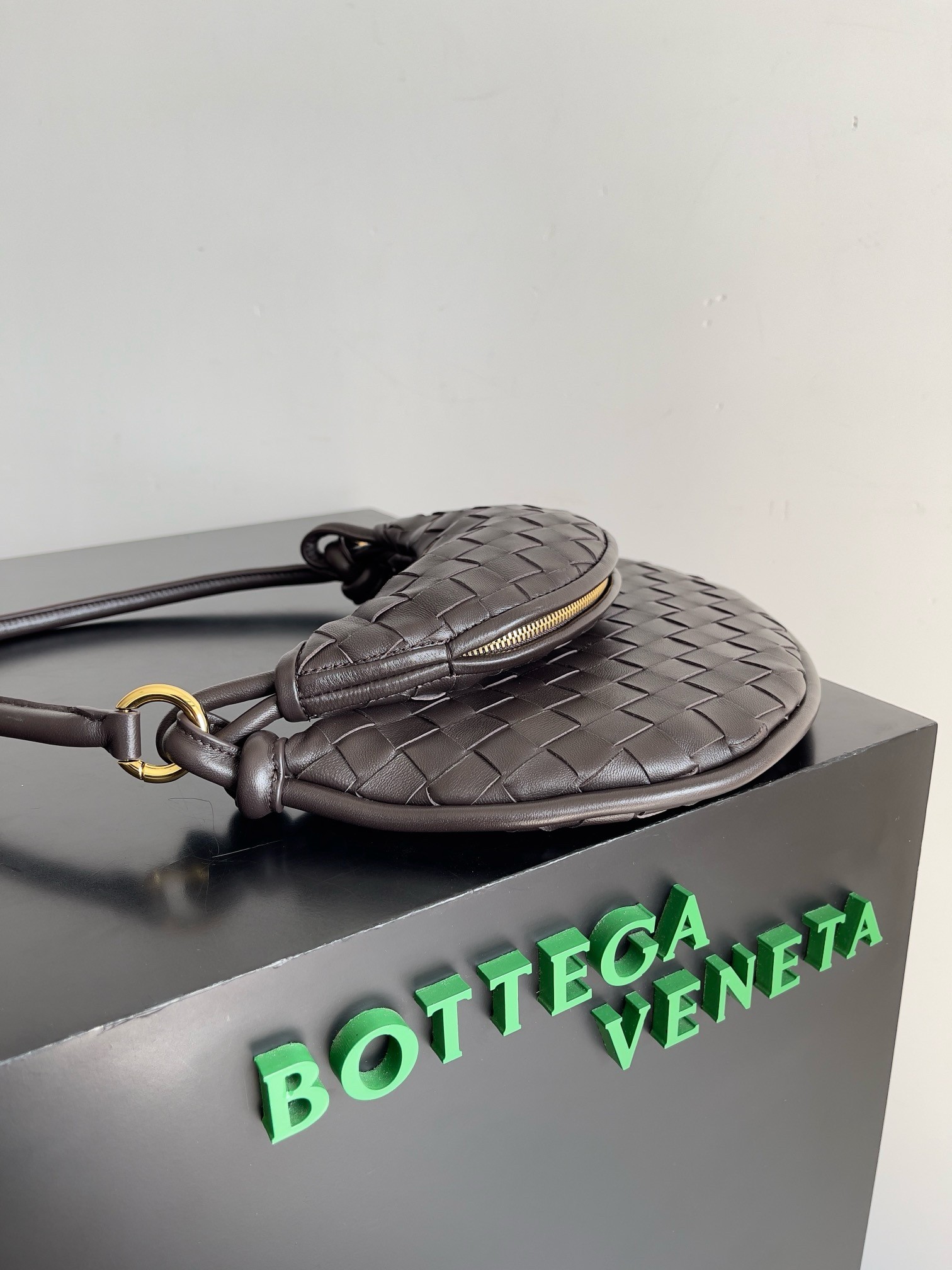 bo*te*ga Ve*ne*ta gemelli small bag in fondant intrecciato lambskin
