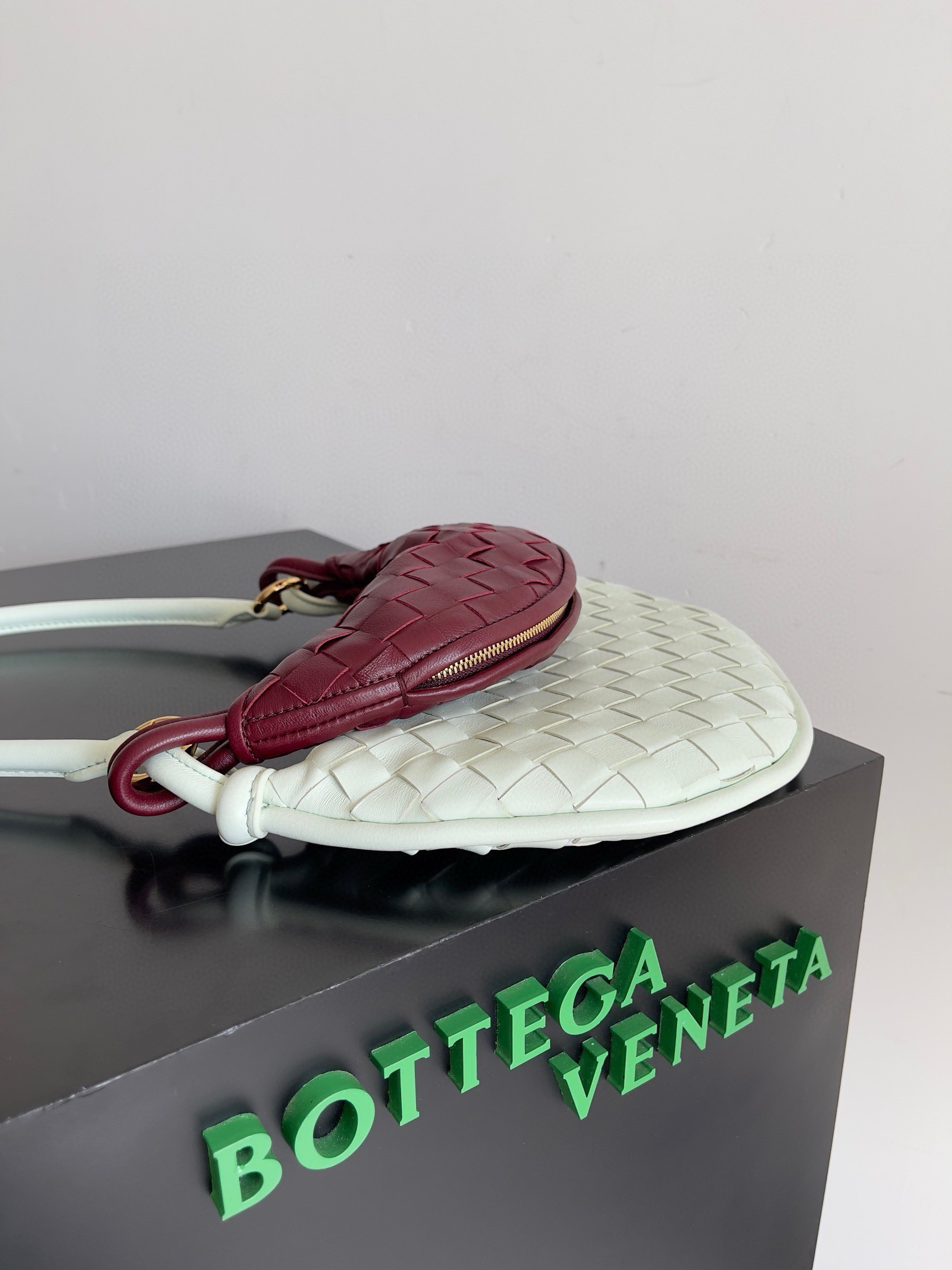 bo*te*ga Ve*ne*ta gemelli small bag in glacier/barolo intrecciato lambskin