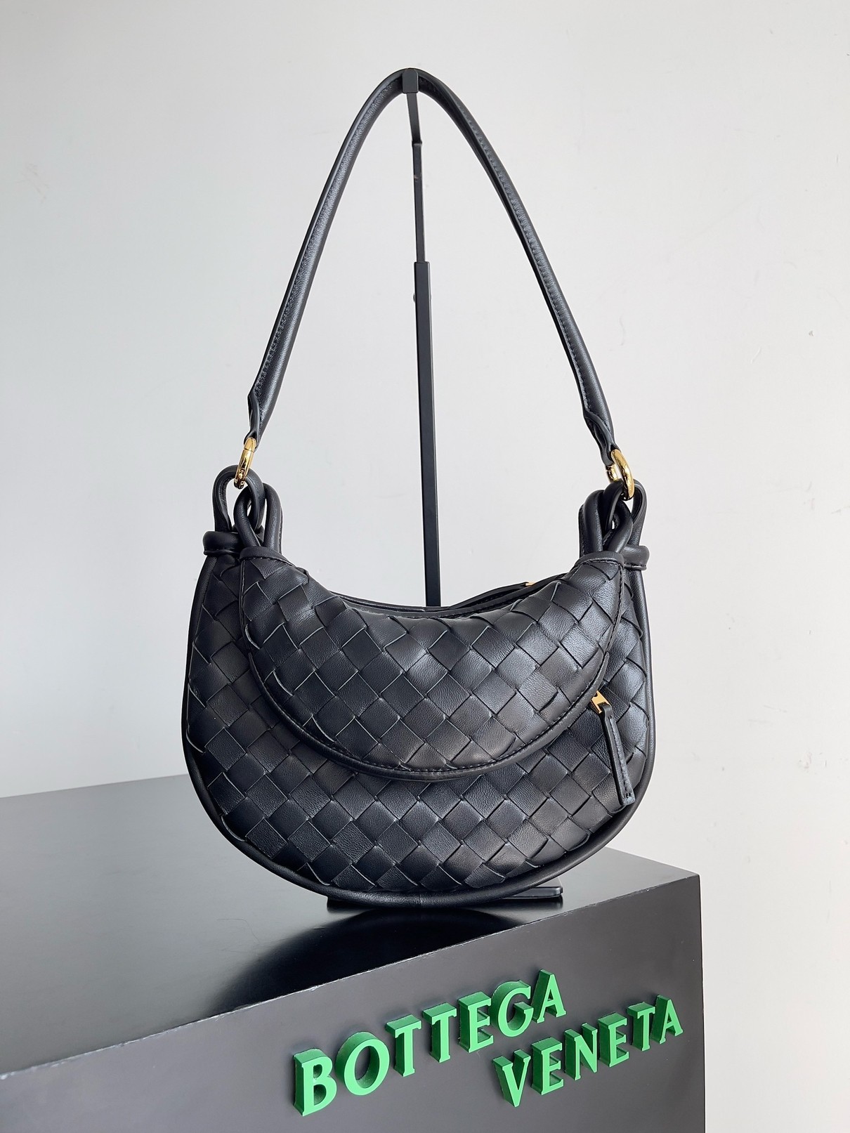bo*te*ga Ve*ne*ta gemelli small bag in black intrecciato lambskin