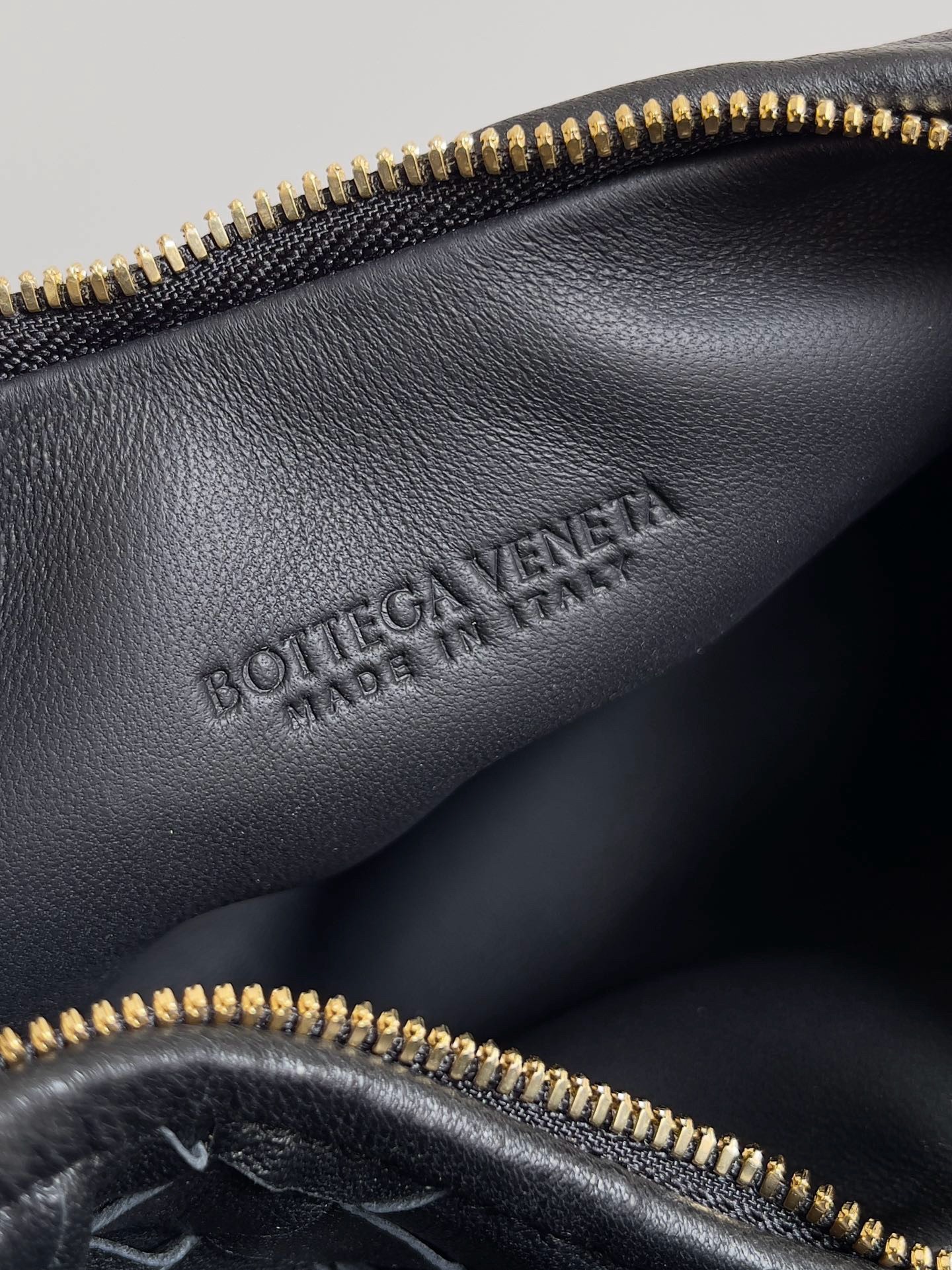 bo*te*ga Ve*ne*ta gemelli small bag in black intrecciato lambskin
