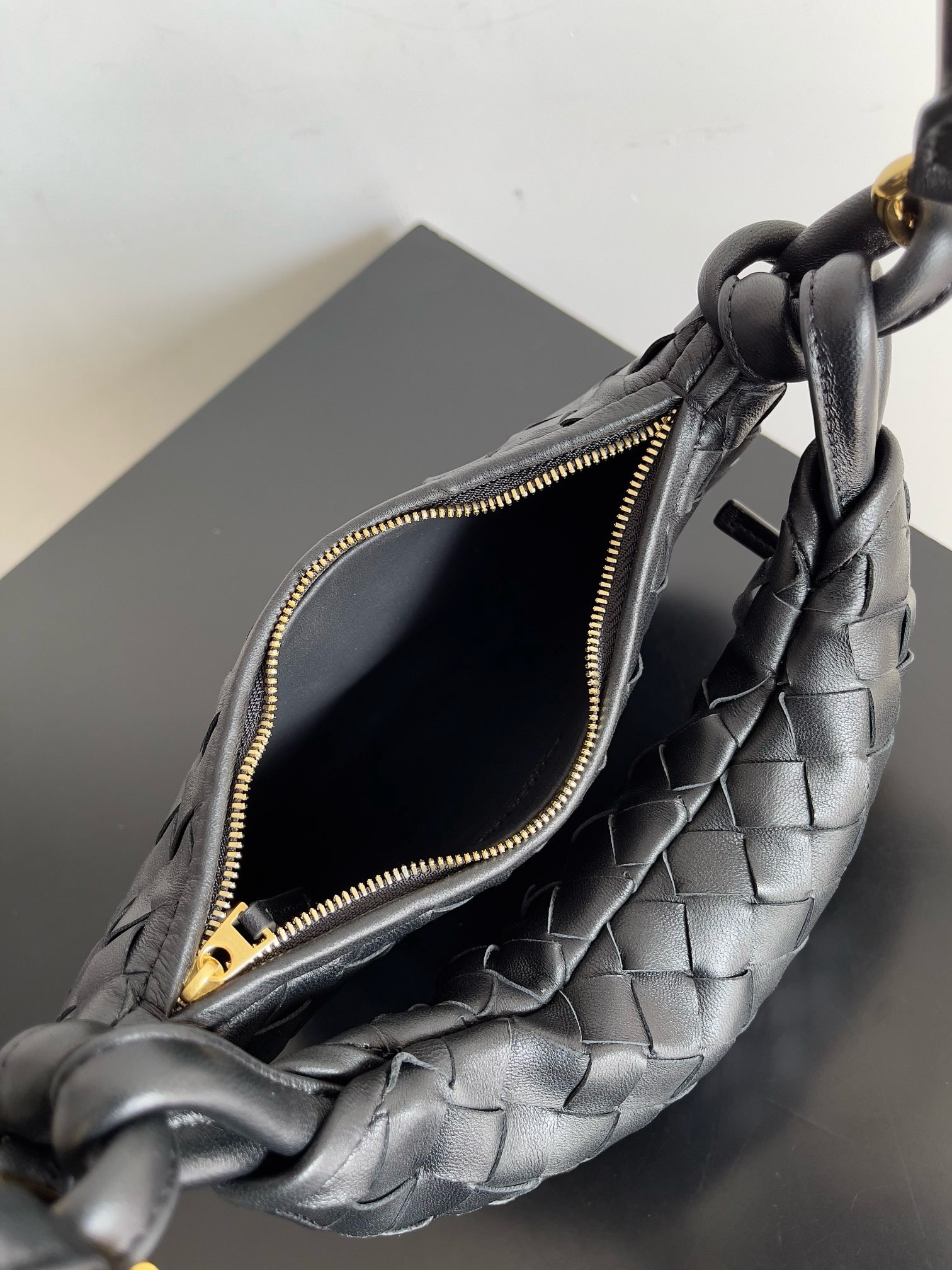 bo*te*ga Ve*ne*ta gemelli small bag in black intrecciato lambskin
