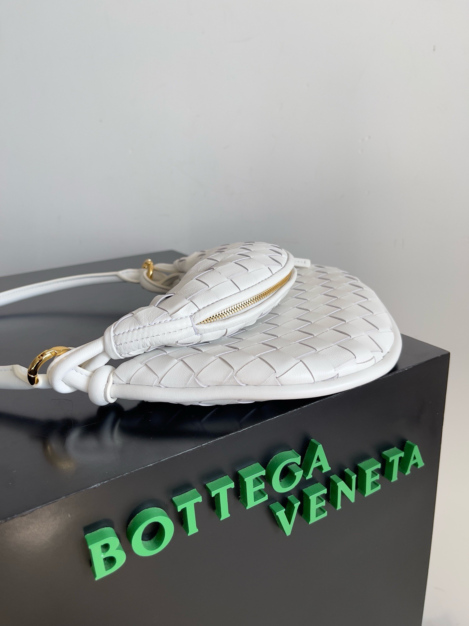 bo*te*ga Ve*ne*ta gemelli small bag in white intrecciato lambskin