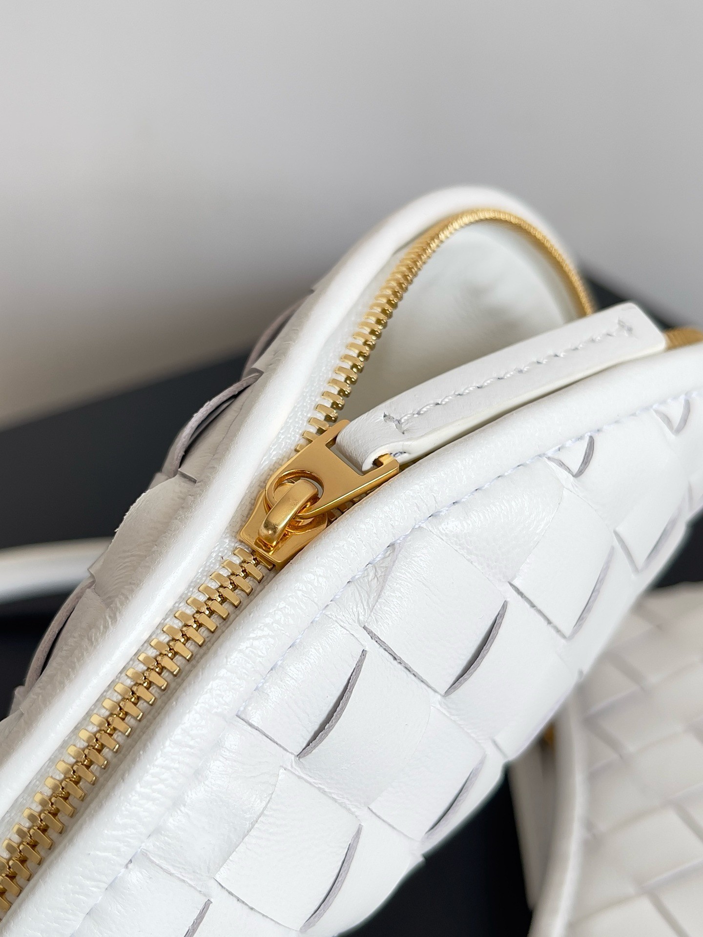 bo*te*ga Ve*ne*ta gemelli small bag in white intrecciato lambskin