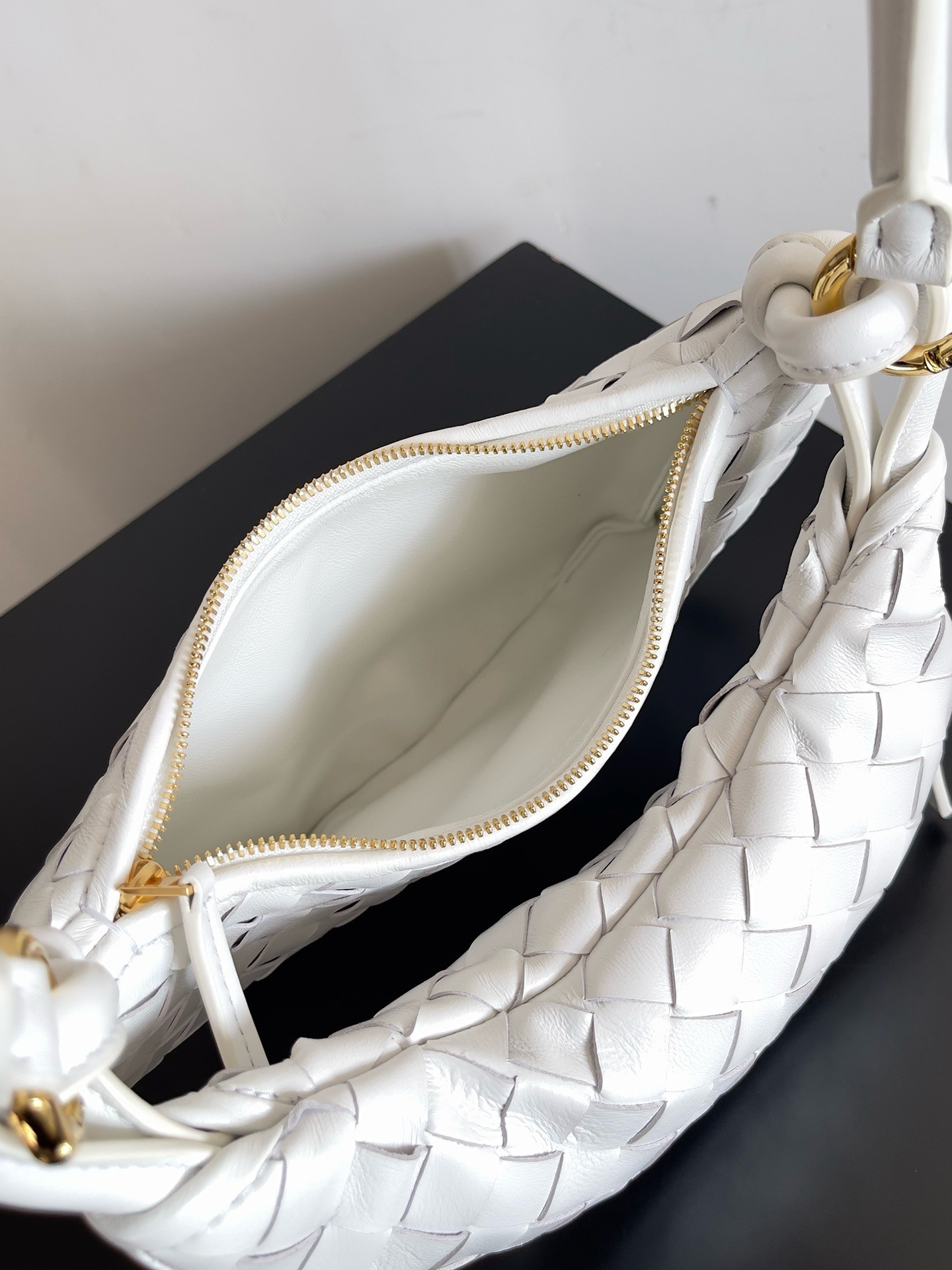 bo*te*ga Ve*ne*ta gemelli small bag in white intrecciato lambskin
