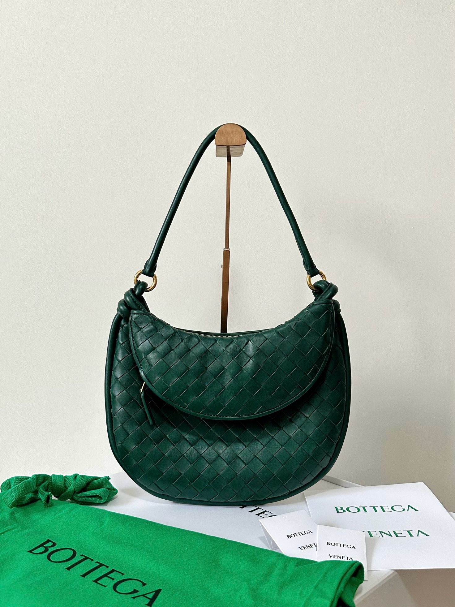 bo*te*ga Ve*ne*ta gemelli medium bag in emerald green intrecciato lambskin