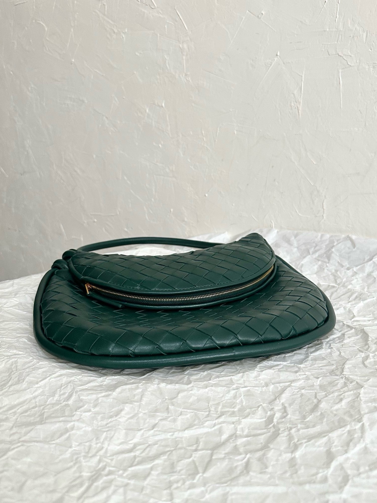 bo*te*ga Ve*ne*ta gemelli medium bag in emerald green intrecciato lambskin