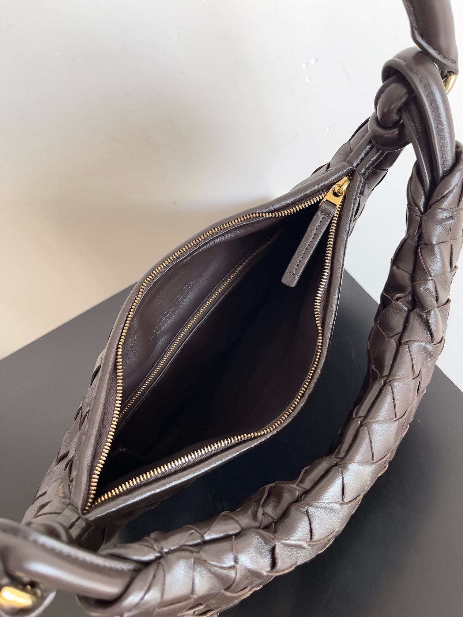 bo*te*ga Ve*ne*ta gemelli medium bag in fondant intrecciato lambskin