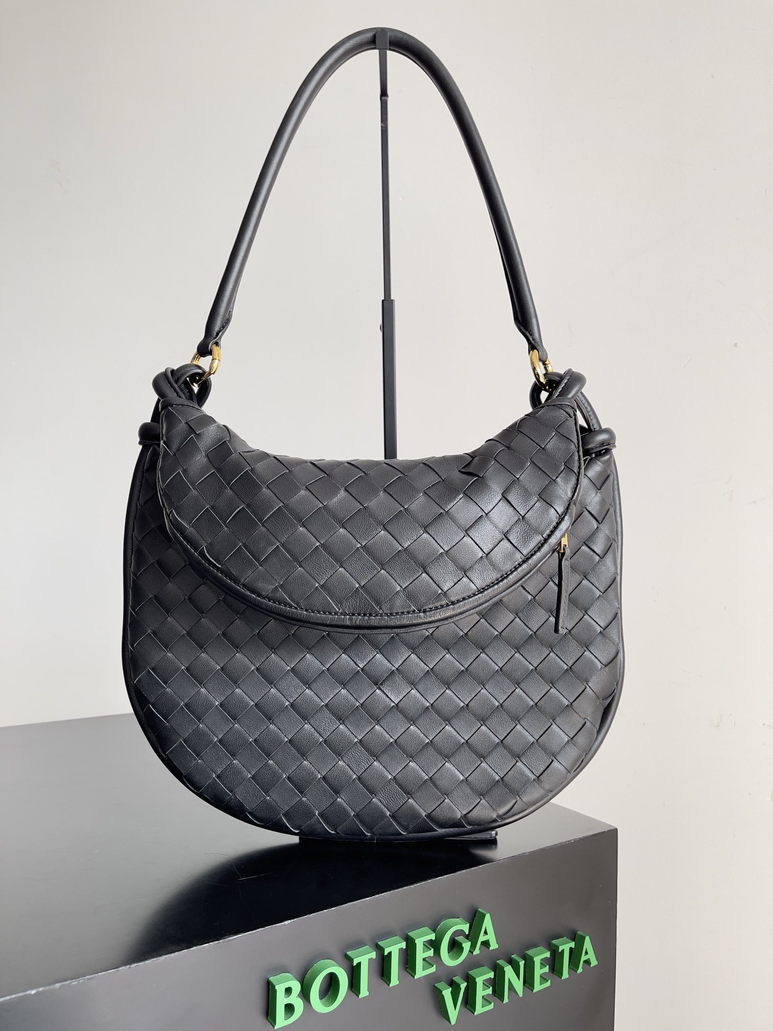 bo*te*ga Ve*ne*ta gemelli medium bag in black intrecciato lambskin