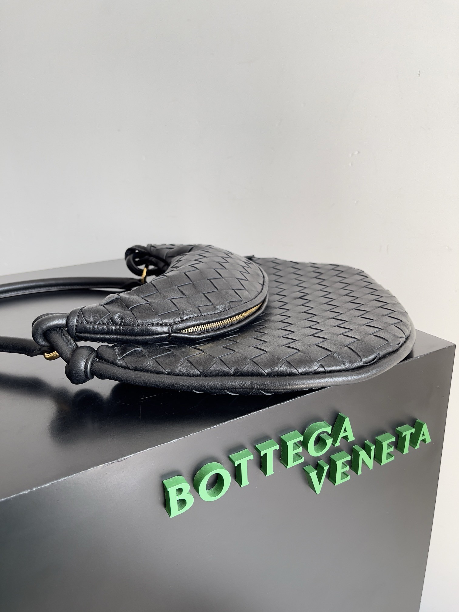 bo*te*ga Ve*ne*ta gemelli medium bag in black intrecciato lambskin