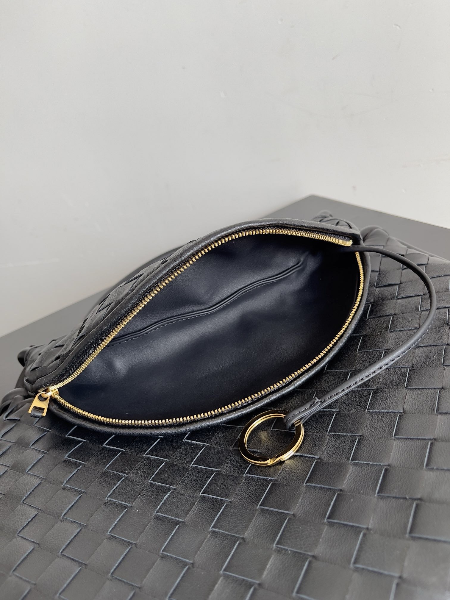 bo*te*ga Ve*ne*ta gemelli medium bag in black intrecciato lambskin