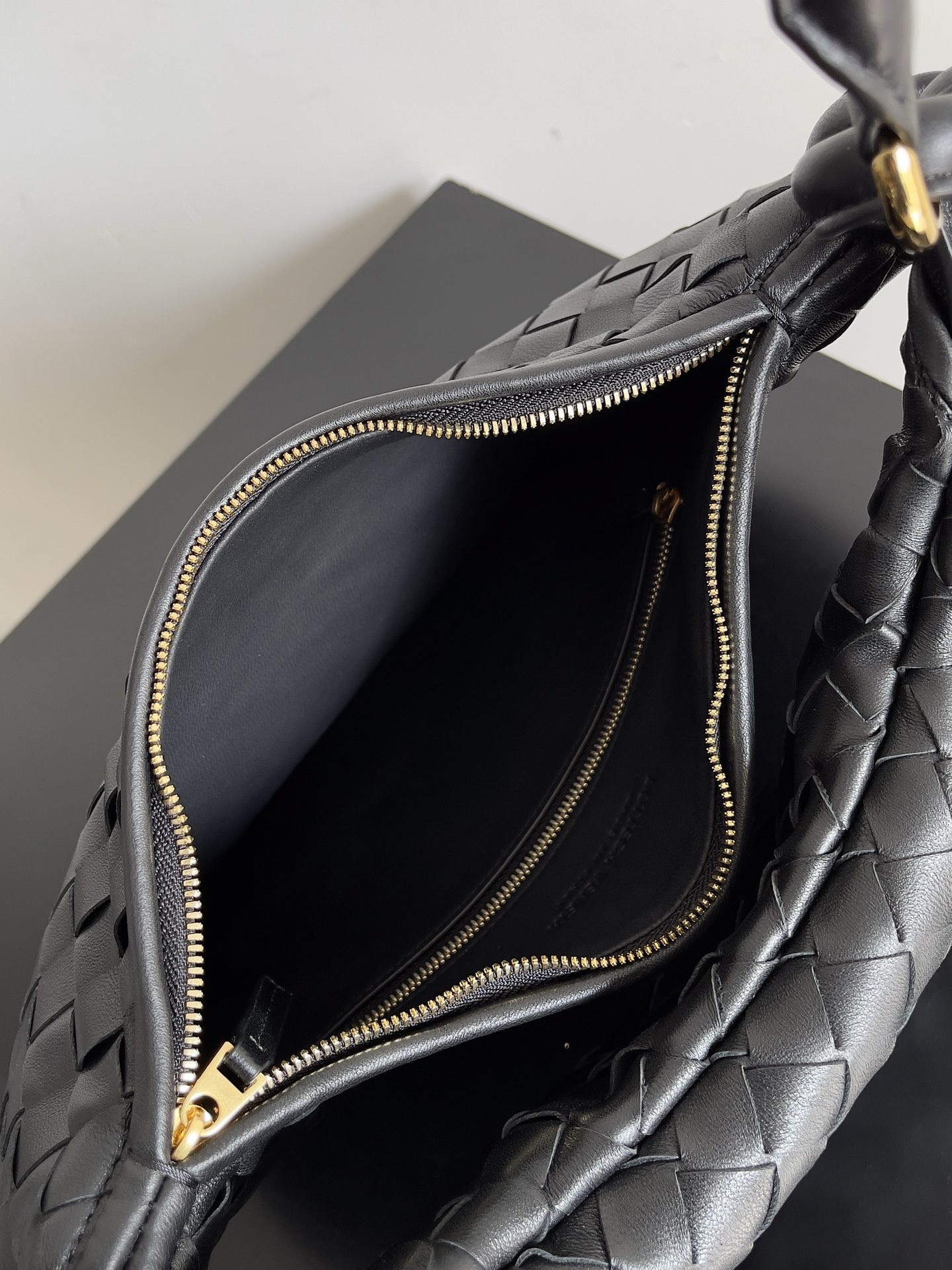bo*te*ga Ve*ne*ta gemelli medium bag in black intrecciato lambskin