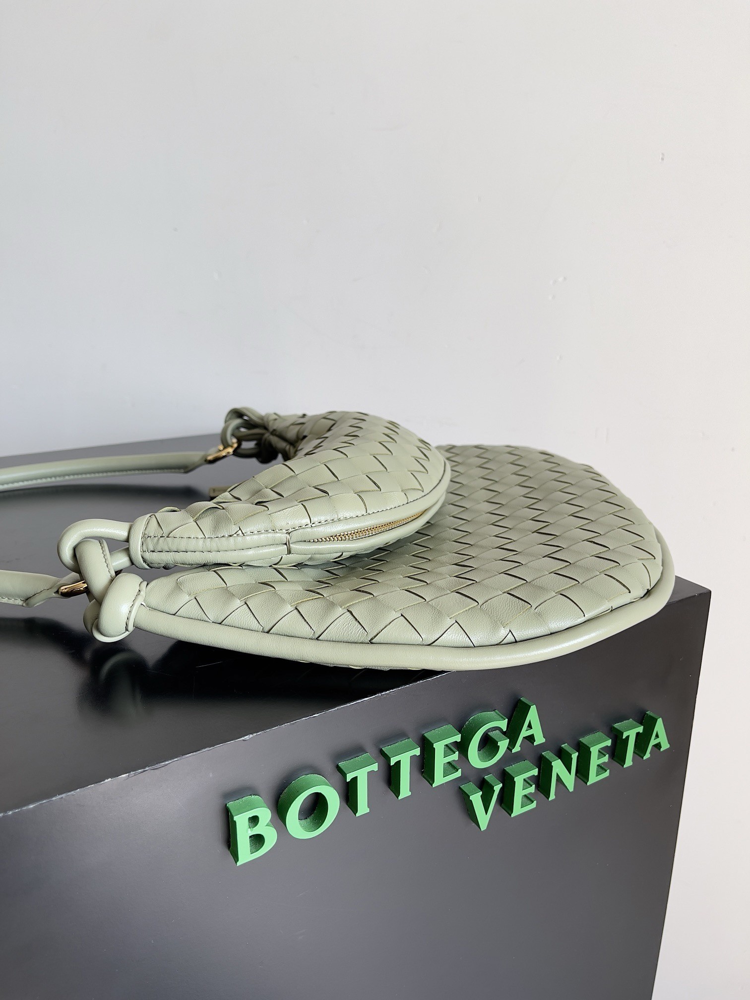 bo*te*ga Ve*ne*ta gemelli medium bag in travertine intrecciato lambskin