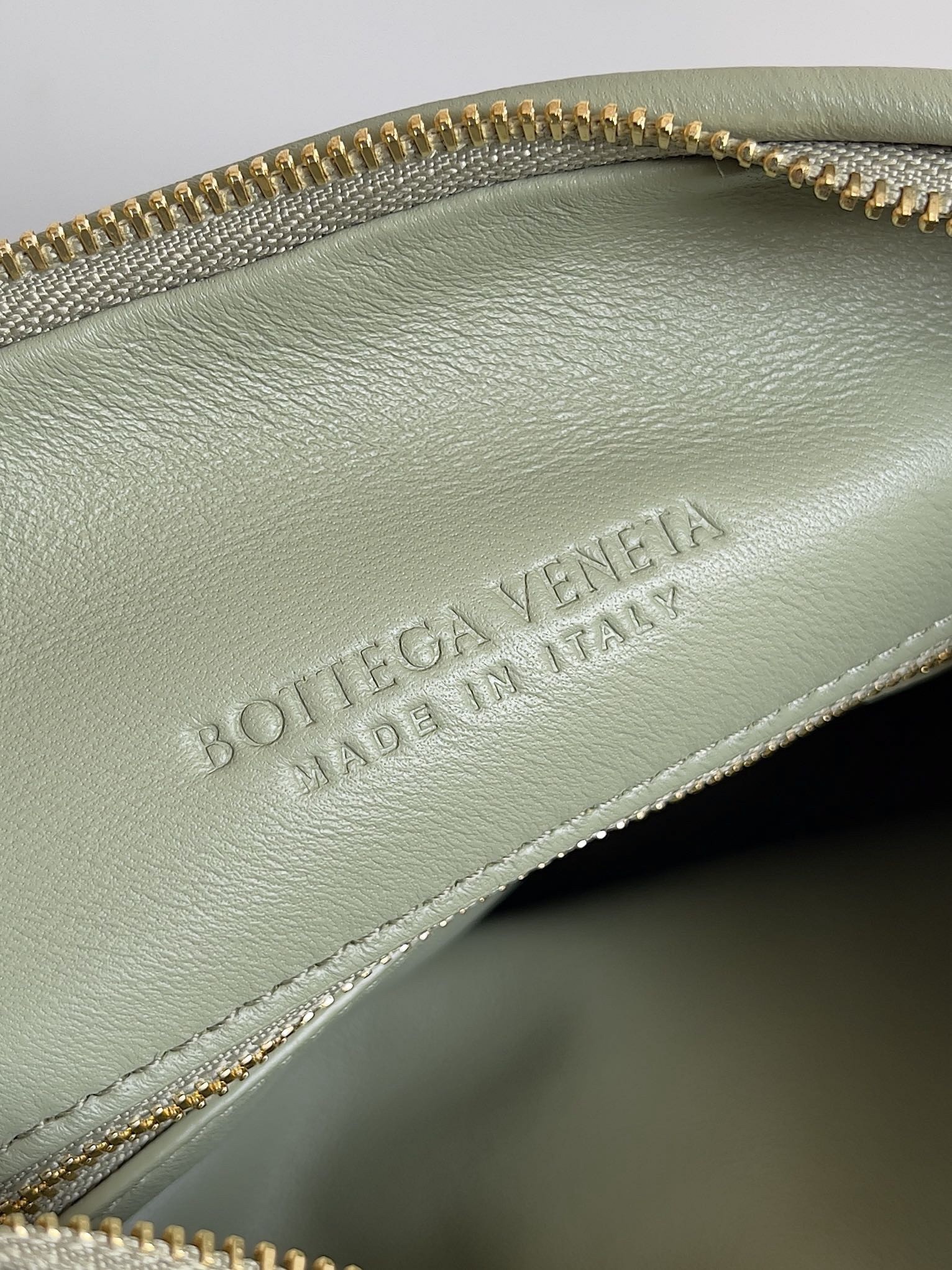 bo*te*ga Ve*ne*ta gemelli medium bag in travertine intrecciato lambskin