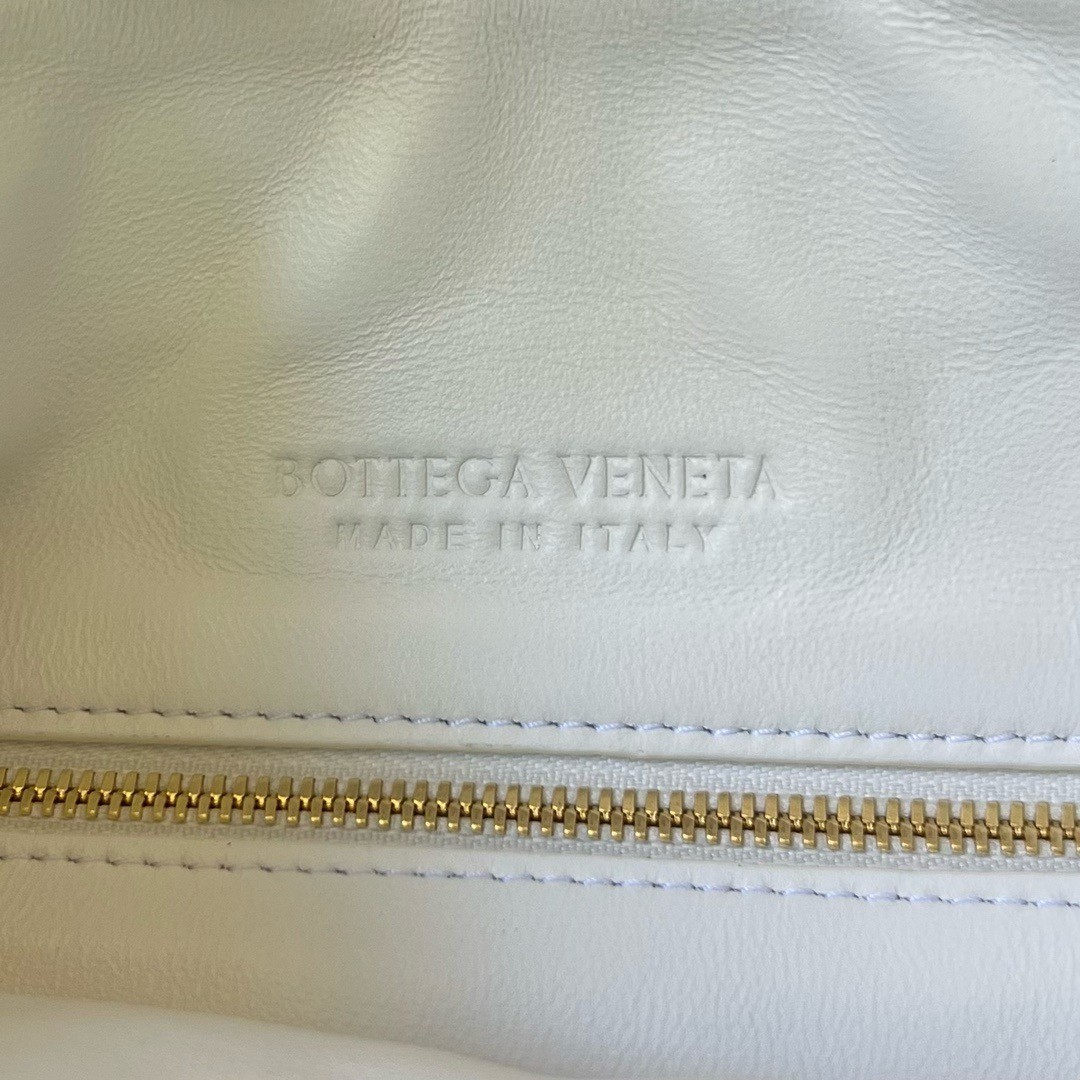 bo*te*ga Ve*ne*ta gemelli large bag in white intrecciato lambskin