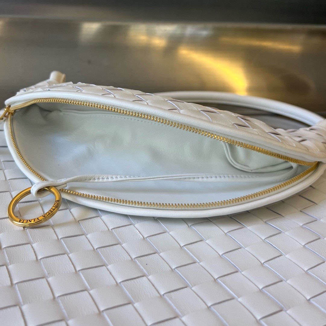 bo*te*ga Ve*ne*ta gemelli large bag in white intrecciato lambskin