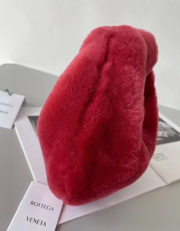 bo*te*ga Ve*ne*ta mini bv jodie bag in red shearling