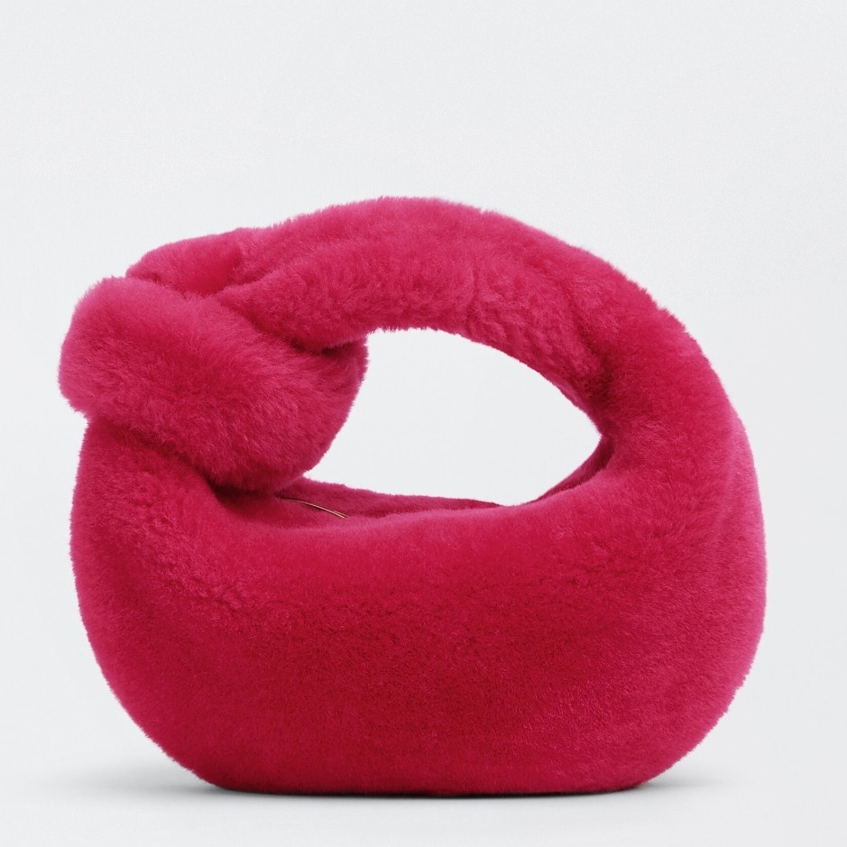 bo*te*ga Ve*ne*ta mini bv jodie bag in red shearling