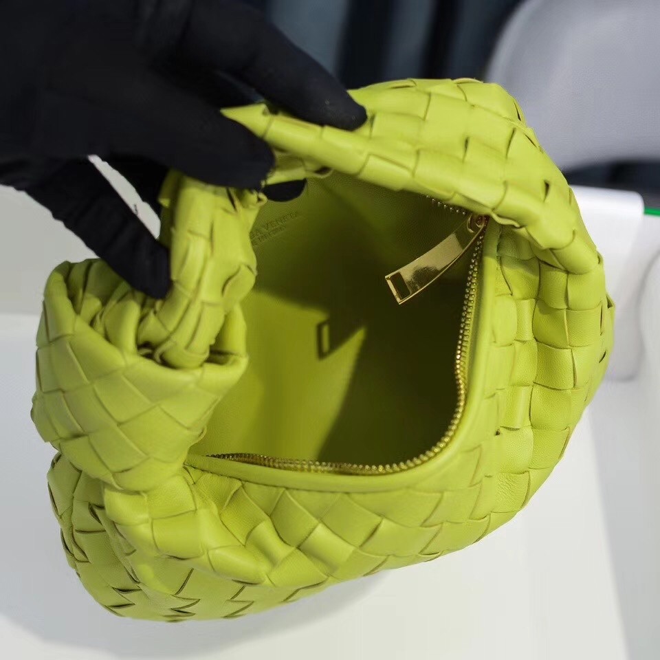 bo*te*ga Ve*ne*ta mini bv jodie bag in kiwi woven leather