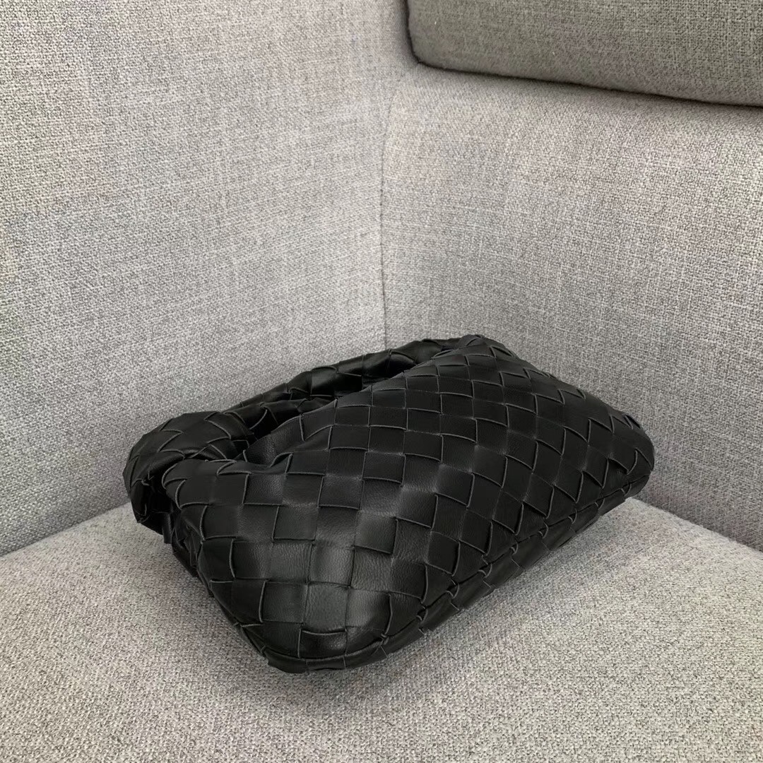 bo*te*ga Ve*ne*ta mini bv jodie bag in black woven leather