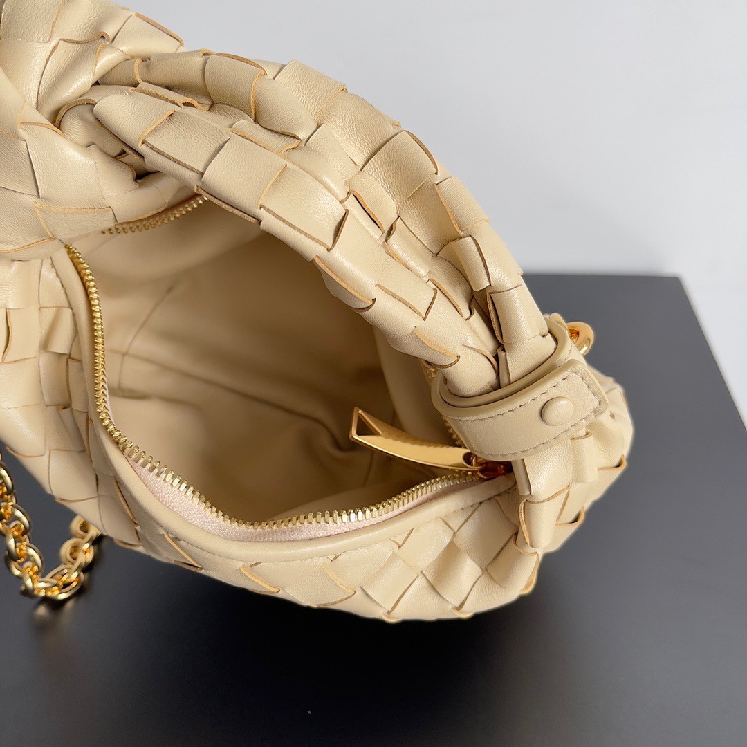 bo*te*ga Ve*ne*ta mini jodie chain bag in porridge intrecciato lambskin