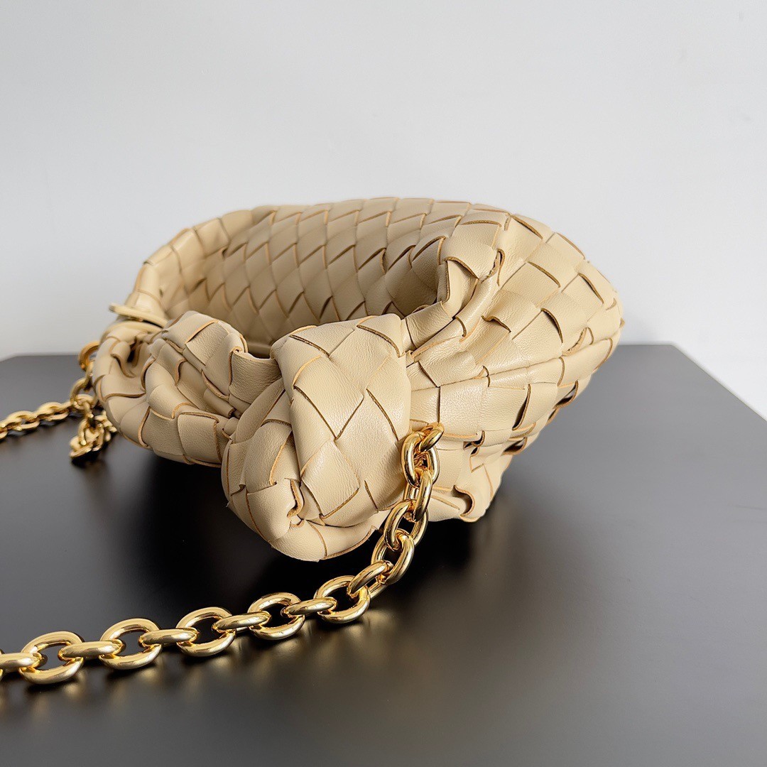 bo*te*ga Ve*ne*ta mini jodie chain bag in porridge intrecciato lambskin