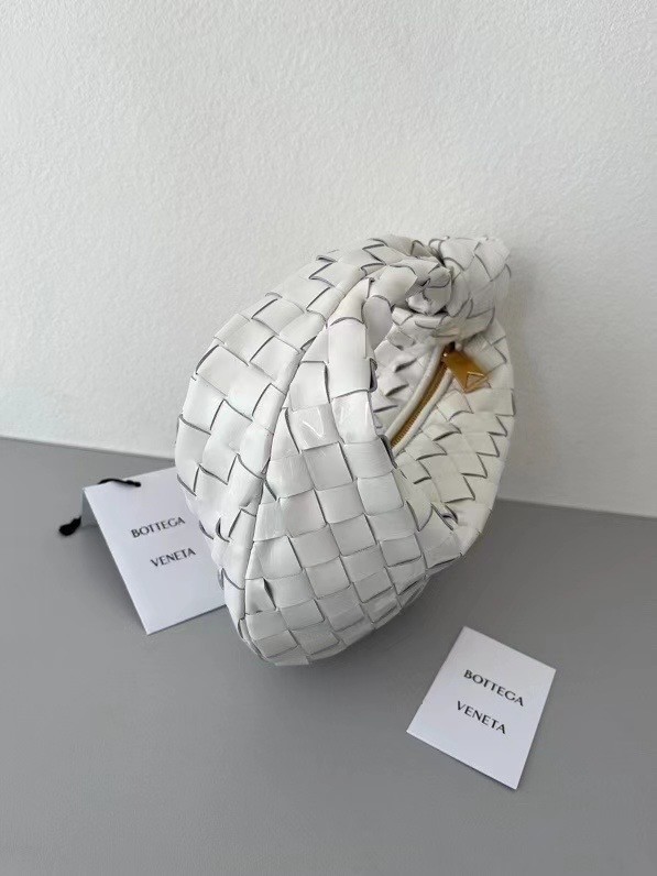 bo*te*ga Ve*ne*ta bv jodie mini bag in white intrecciato patent leather