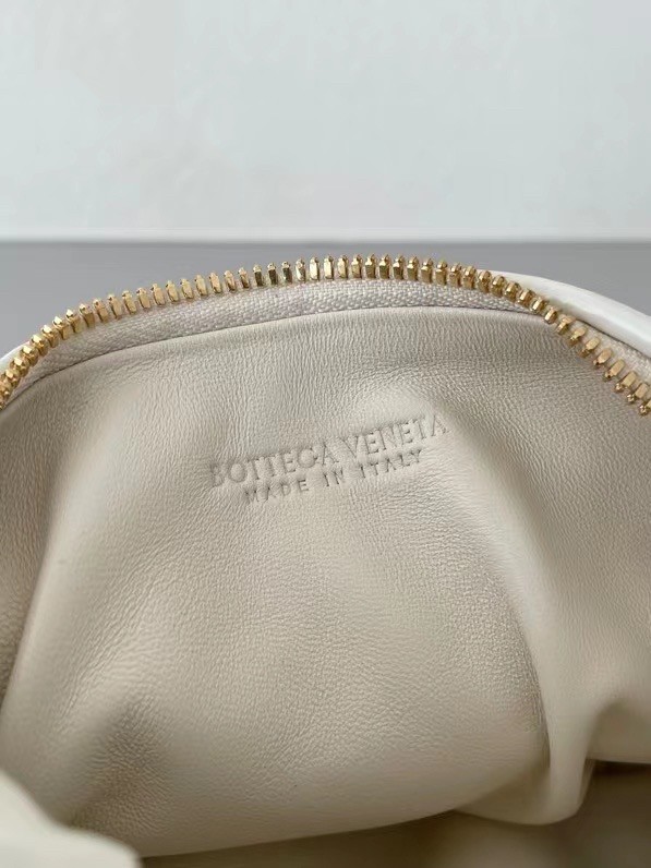 bo*te*ga Ve*ne*ta bv jodie mini bag in white intrecciato patent leather
