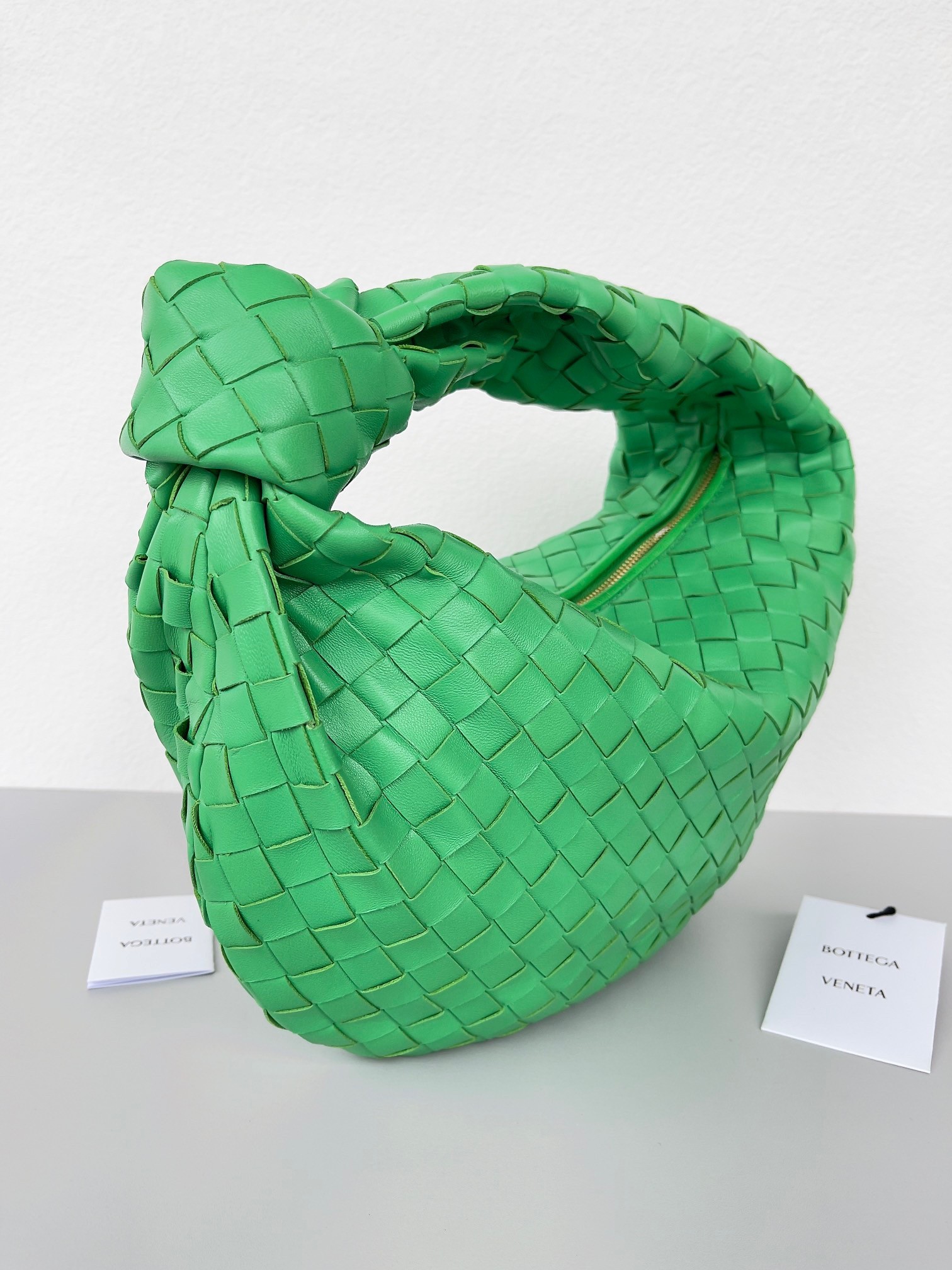 bo*te*ga Ve*ne*ta bv jodie teen bag in green intrecciato leather