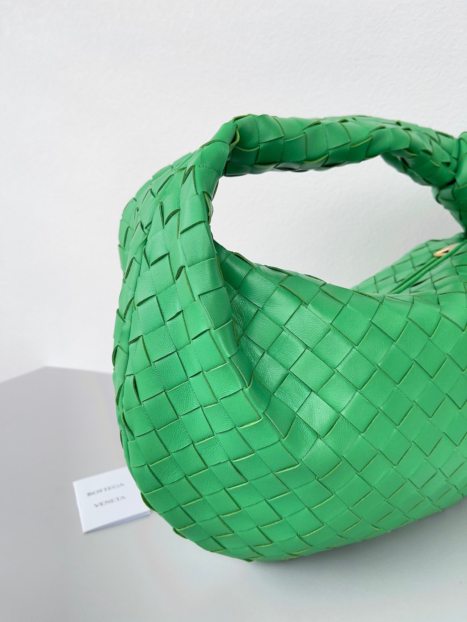 bo*te*ga Ve*ne*ta bv jodie teen bag in green intrecciato leather