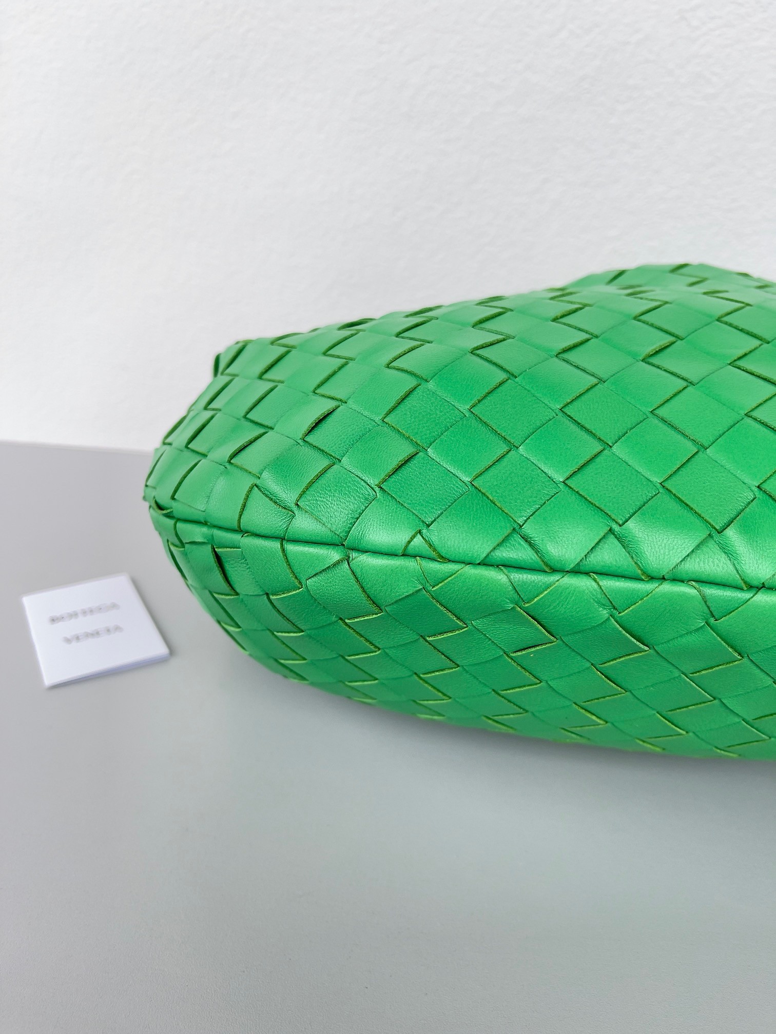 bo*te*ga Ve*ne*ta bv jodie teen bag in green intrecciato leather