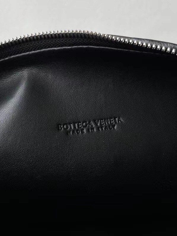 bo*te*ga Ve*ne*ta bv jodie teen bag in black intrecciato leather