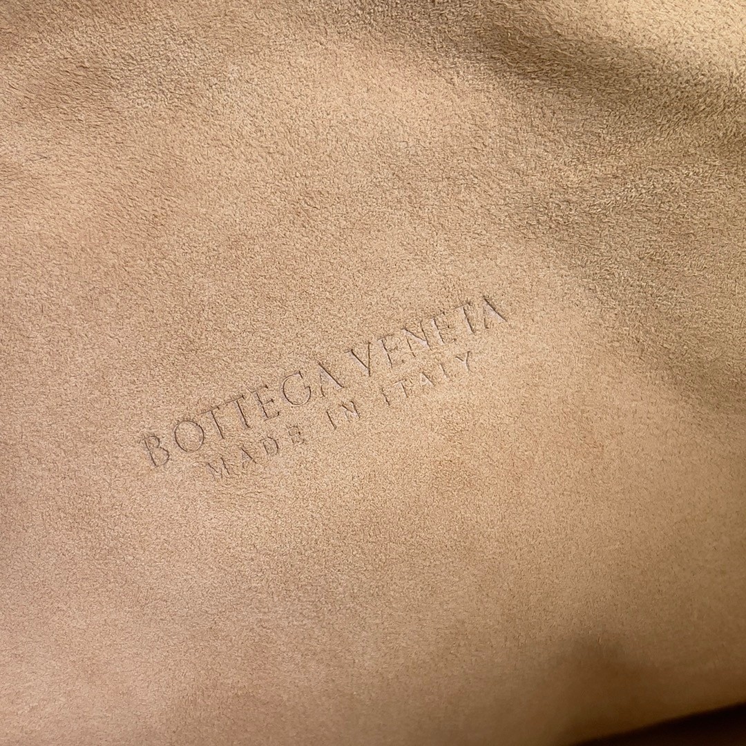 bo*te*ga Ve*ne*ta bv jodie teen bag in porridge suede calfskin