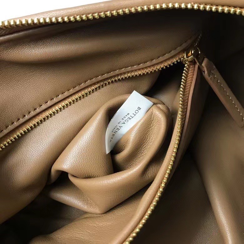bo*te*ga Ve*ne*ta bv jodie small bag in caramel intrecciato leather