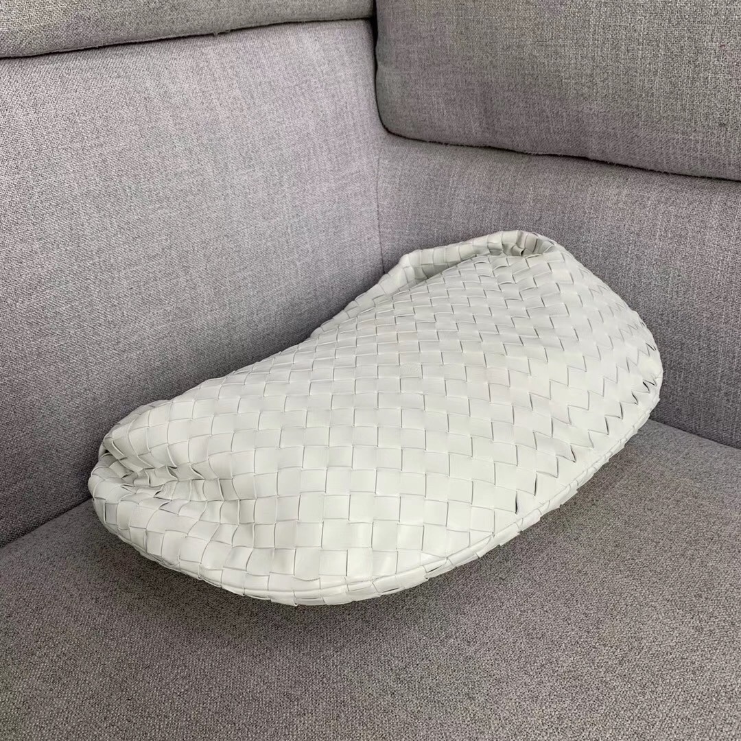 bo*te*ga Ve*ne*ta large bv jodie bag in white woven leather