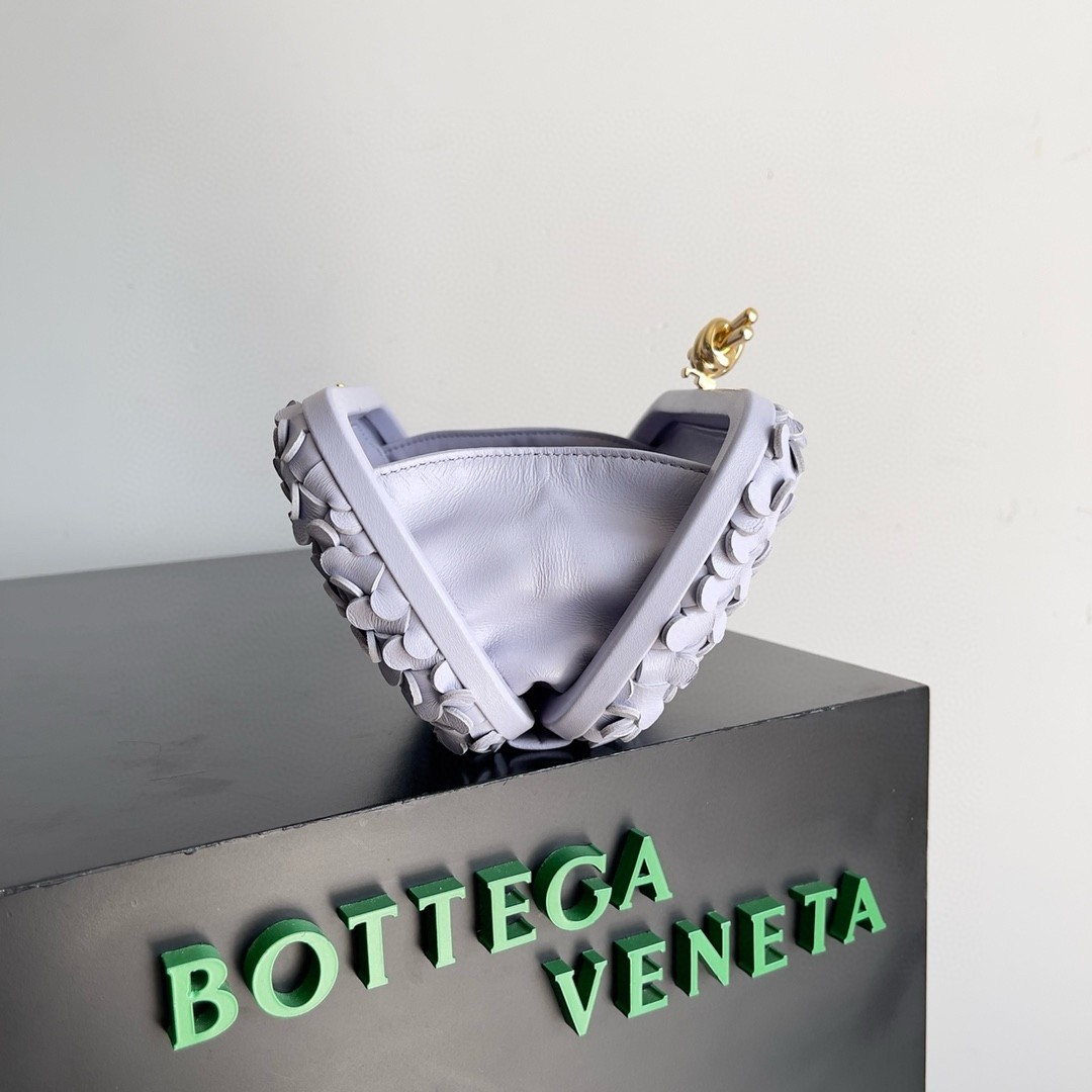 bo*te*ga Ve*ne*ta knot minaudiere clutch in oyster sequins lambskin